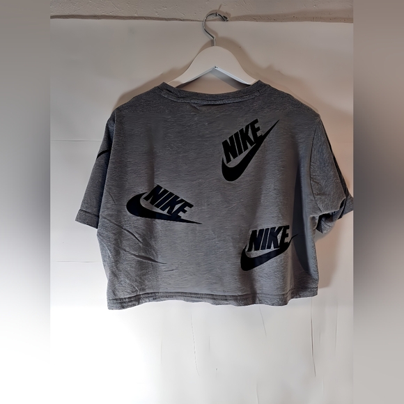 Nike Crop Top - Picture 2 of 7